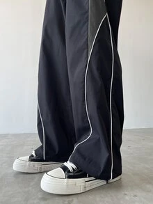 Manfinity EMRG 男士时尚宽松抽绳腰裤，侧边拼色设计。男士阔腿裤，男士直筒裤。适合日常穿着、外出、运动休闲、上学、派对、音乐节、休闲。可作为送给朋友、男朋友、秋季的礼物。 - 黑色 - 查看 7