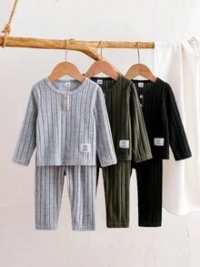 SHEIN Vintaside Kids 男嬰多件套秋冬長袖T恤套裝，純色針織圓領上衣 + 休閒長褲 2件套，簡約時尚百搭風格，適合嬰兒日常穿著、戶外旅行、度假、休閒室內、露營、野餐、幼兒園上學穿著 - 彩色 - 查看 5