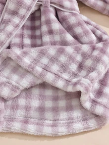 SHEIN 1件新生女嬰紫色與白色格紋毛絨長袖連帽外套，保暖休閒可愛，內層加厚保暖毛皮，附蝴蝶結帽子、拖鞋與綁帶套裝，適合冬季日常外出或室內場合 - 淡紫色 - 查看 7