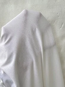 SHEIN Frenchy 女款大尺碼V領時尚拼接設計黑色細肩帶背心上衣，休閒通勤水洗肩帶背心 - 白色 - 查看 10