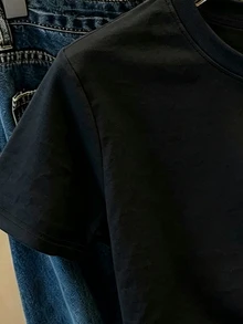 Manfinity Dauomo 夏季戶外上衣 男款修身 T 恤 極簡蜘蛛印花圖案 圓領休閒百搭 T 恤 日常穿著 戶外 經典黑色 - 黑色 - 查看 5