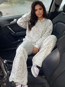 SHEIN EZwear 大尺碼女款豹紋連帽長袖上衣與長褲休閒日常兩件套 秋季 - 彩色 - 查看 1