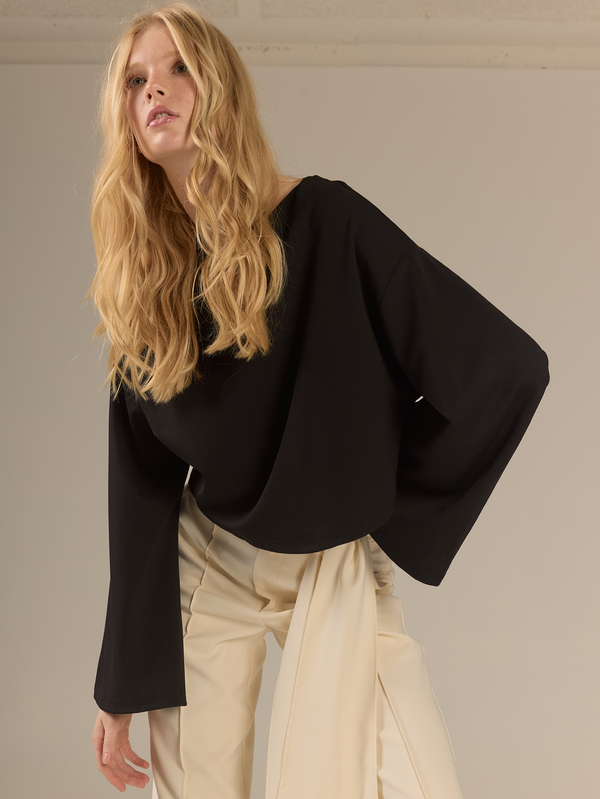 KÆRIA Hus Cropped Wide Sleeve Tee Top - Compact Structured Jersey - Black - Minimal Classy Elegant, Smart Casual, Elevated Office Autumn, Chill, Brunch