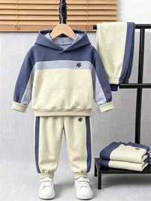 2件組男孩時尚連帽衫與運動長褲套裝，對比條紋與英文字母HK圖案設計，適合假日派對，5-15°C 春/秋/冬，舒適休閒，男孩街頭穿搭首選 - 灰色 - 查看 4