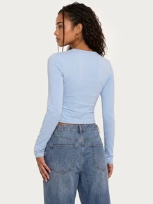 MISSGUIDED TEEN 修身長袖圓領短版上衣，胸前草寫標語字體印花，秋冬休閒日常穿搭 - 藍色 - 查看 2