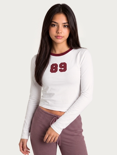 MISSGUIDED TEEN تي شيرت رينجر قصير بأكمام طويلة مع تطريز Varsity 89 على الصدر وياقة دائرية متباينة، قصة ضيقة، ملابس علوية كاجوال للخريف والشتاء