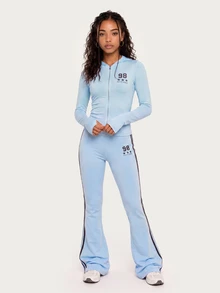 MISSGUIDED TEEN بنطال رياضي واسع الساق مع خط جانبي وطباعة شعار جرافيكي، بنطال جيرسي بتصميم ريترو Y2K واسع الساق - الأزرق - مشاهدة 3