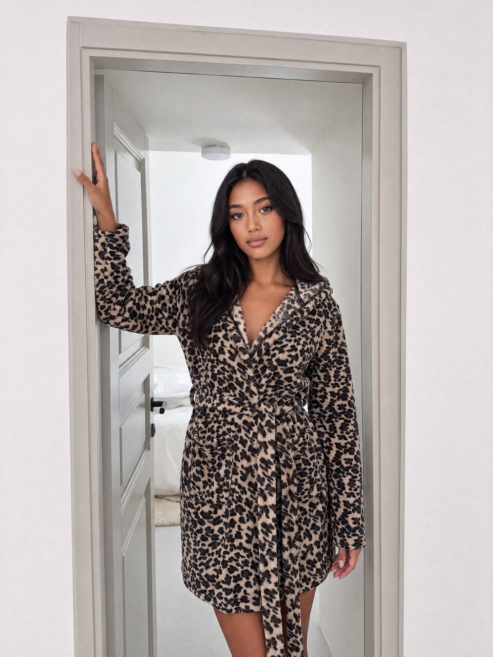 MISSGUIDED TEEN Leopardenmuster Kapuzen-Fleece-Morgenmantel mit Gürtel, gemütlicher Umhang, Plüsch-Loungewear, Winter-Nachtwäsche, Langarm
