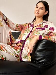 LUVLETTE Tropicoqueta 中式大花卉印花緞面女款長版睡衣套裝家居服，秋季圖案服飾 - 中紫紅色 - 查看 4