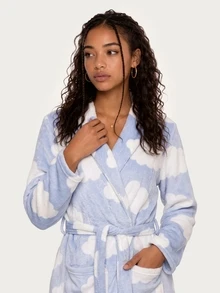 MISSGUIDED TEEN Fluffy Cloud Print Wrap Robe Mini Length Long Sleeve Belted Fleece Dressing Gown Cosy Winter Loungewear - Blue and White - View 4