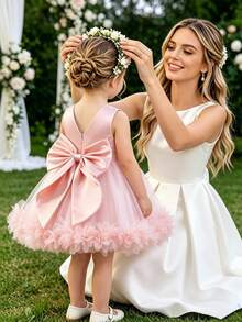 SHEIN Glamorique Kids 女嬰優雅粉色緞面公主禮服，深V露背嬰兒長裙，附超大蝴蝶結與3D花瓣，適合1歲生日派對、婚禮、聖誕節 - 粉色 - 查看 3