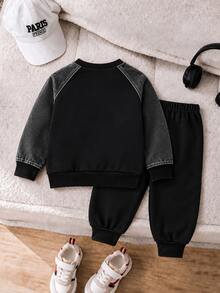 SHEIN 小男孩字母拼接圓領長袖衛衣與運動長褲休閒套裝 - 黑色 - 查看 2