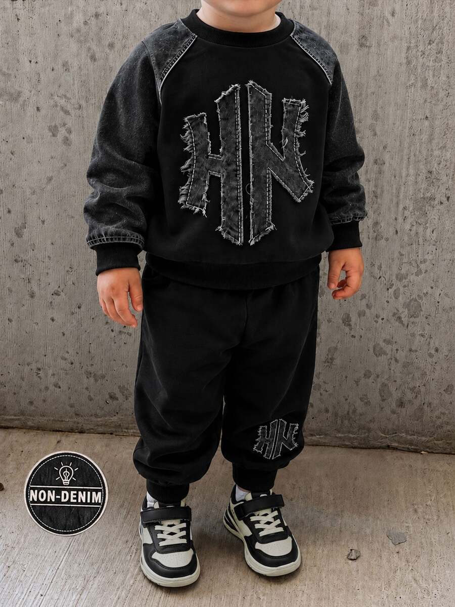 SHEIN 小男孩字母拼接圓領長袖衛衣與運動長褲休閒套裝 - 黑色 - 查看 1