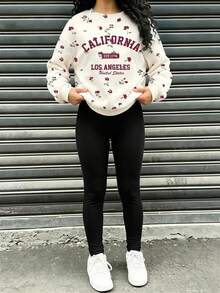 SHEIN 少女秋季套装，休闲时尚创意个性清新简约玫瑰花图案字母标语印花，宽松基础款白色圆领卫衣+黑色打底裤两件套，保暖舒适，美式复古度假风，适合秋冬季女孩穿着。樱桃童装机场穿搭长袖女童套装，樱桃女童服装，少女服装套装 - 彩色 - 查看 1