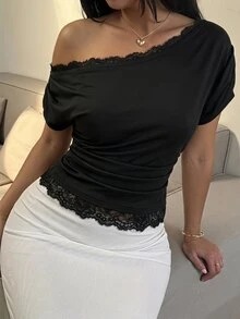 SHEIN MOD 大尺碼優雅性感純色蕾絲拼接不對稱領口T恤，適合約會之夜、晚餐、生日，黑色夏季款 - 黑色 - 查看 11