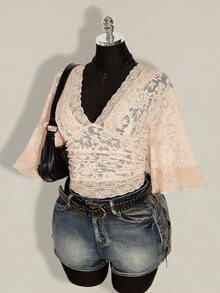 SHEIN ICON 大尺碼 Y2K 性感 V 領蕾絲拼接喇叭袖上衣 - 杏色 - 查看 9