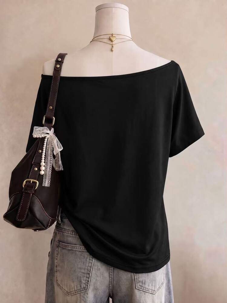 SHEIN تي شيرت نسائي بطبعة كرتونية للهالوين وياقة غير متماثلة - الأسود - مشاهدة 2