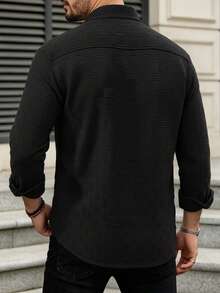 Manfinity Homme La chaqueta negra texturizada es la opción ideal para el uso diario. - Negro - Ver 2