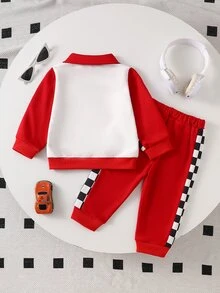 SHEIN بلوزة بولو وسروال رياضي للأطفال الصغار باللونين الأحمر والأبيض بنقشة مربعات وتصميم رقعات سباق، أكمام طويلة وياقة طية، ملابس عائلية متطابقة للخريف والجري - متعدد الألوان - مشاهدة 3