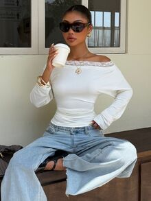 Muchica 白色露肩蕾絲飾邊長袖上衣 優雅秋季度假襯衫 休閒時尚百搭針織T恤 外出早午餐穿搭 女款柔軟T恤 - 白色 - 查看 6
