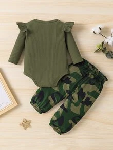 SHEIN Playful Pals 女嬰時尚極簡長袖荷葉邊連身衣與迷彩印花蝴蝶結裝飾休閒長褲套裝，春夏秋冬適用 - 軍綠色 - 查看 2