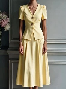SHEIN Setelan 2 Potong Wanita Elegan dengan Hiasan Kancing Logam, Atasan Lengan Pendek dan Rok Kasual - Kuning - View 3