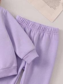 SHEIN Playful Pals 2件組女嬰時尚極簡可愛 Daddy's Girl 薰衣草字母印花連帽抓絨衛衣長褲套裝，適合秋季外出 - 紫色 - 查看 4