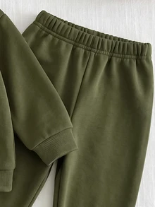 SHEIN 男嬰服飾 Milano 字母印花長袖連帽衛衣與慢跑褲套裝 秋冬橄欖綠外套運動服 2件套穿搭 - 軍綠色 - 查看 5
