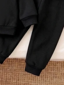女嬰 In My Toddler Era 字母印花長袖連帽衛衣與慢跑褲套裝，秋冬心形圖案運動服 2 件套穿搭 - 黑色 - 查看 4