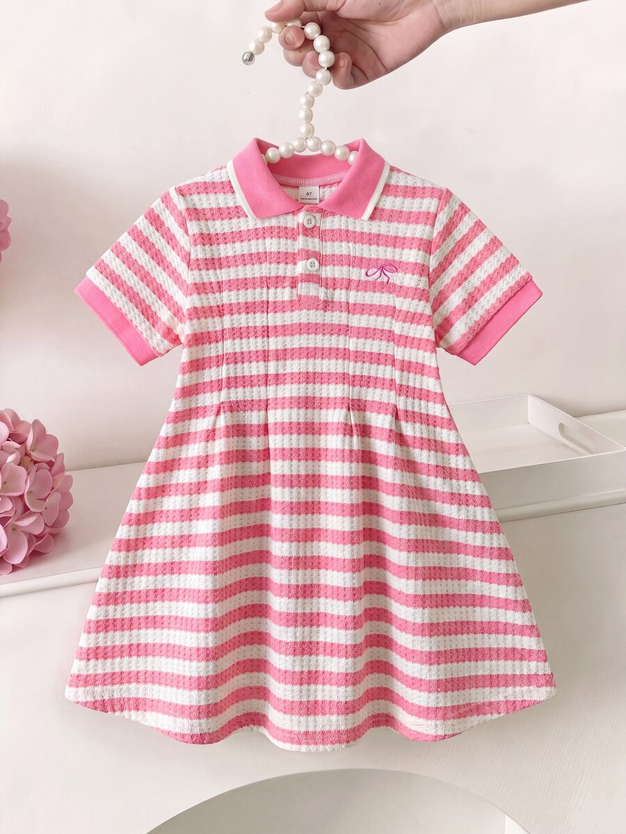 SHEIN 女童夏季百搭可愛簡約羅紋領羅紋袖口粉色刺繡圖案百褶洋裝 - 粉色 - 查看 1