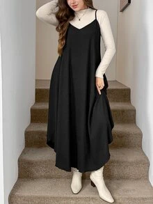 SHEIN LUNE Gaun Cami Ukuran Plus Warna Polos dengan Hem Asimetris - Hitam - View 5