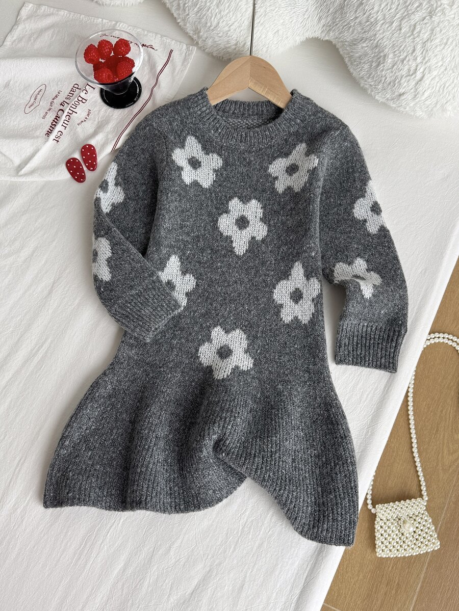 SHEIN 1件女童針織毛衣洋裝,時尚百搭圓領撞色花卉提花圖案,百褶魚尾下擺,韓系清新溫柔風,適中厚度,下擺整齊,緊口袖口,精緻圖案,舒適柔軟親膚,適合日常穿著、外出與上學,秋冬穿搭 - 灰色 - 查看 1