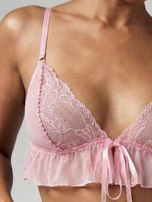 MISSGUIDED Conjunto de lencería con sujetador de encaje y malla, y pantaleta con volantes, ropa interior íntima de dos piezas para el Día de San Valentín - Rosa - Ver 3