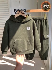 小男孩 2 件組提花連帽衛衣與工裝褲套裝 刷毛內裡保暖軍綠色運動衫 翻蓋口袋慢跑褲 冬季兒童套裝 - 綠色 - 查看 2