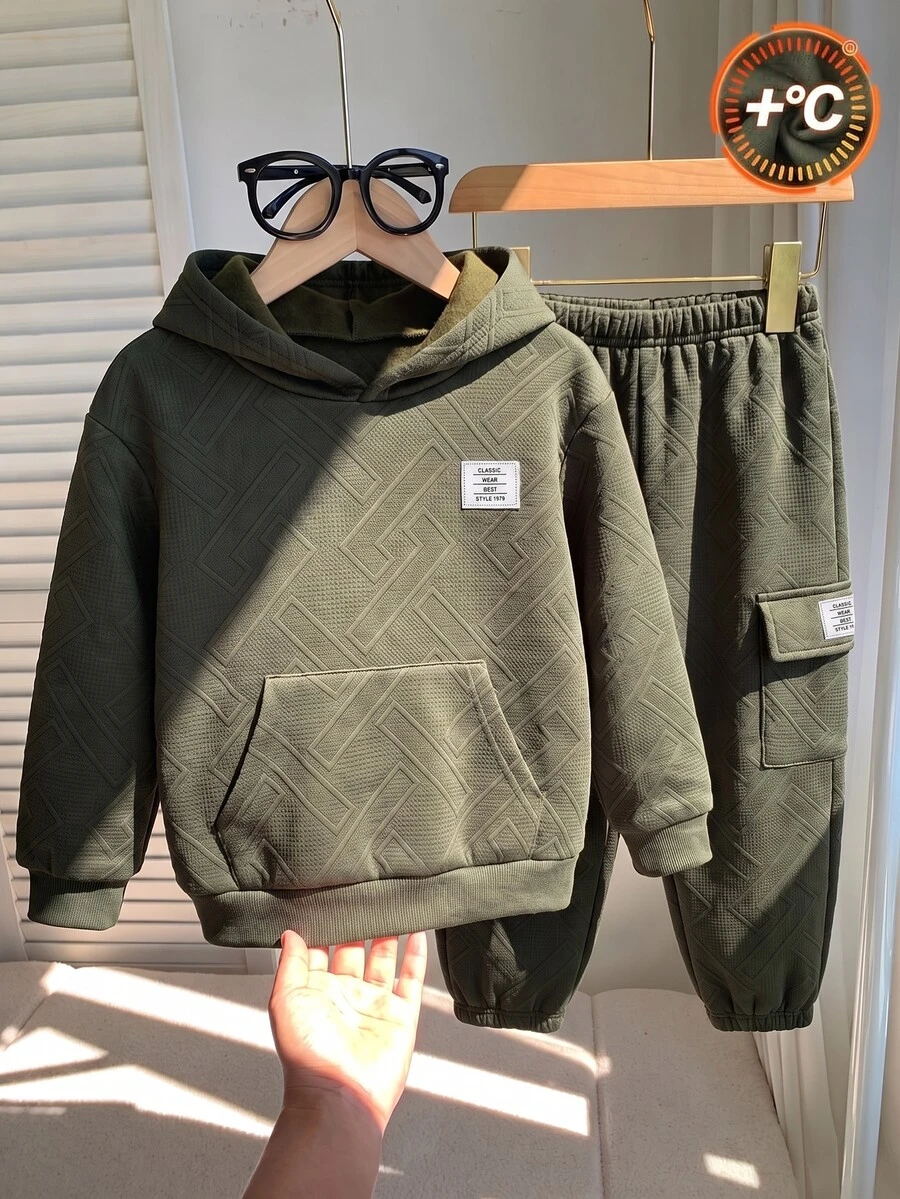 小男孩 2 件組提花連帽衛衣與工裝褲套裝 刷毛內裡保暖軍綠色運動衫 翻蓋口袋慢跑褲 冬季兒童套裝