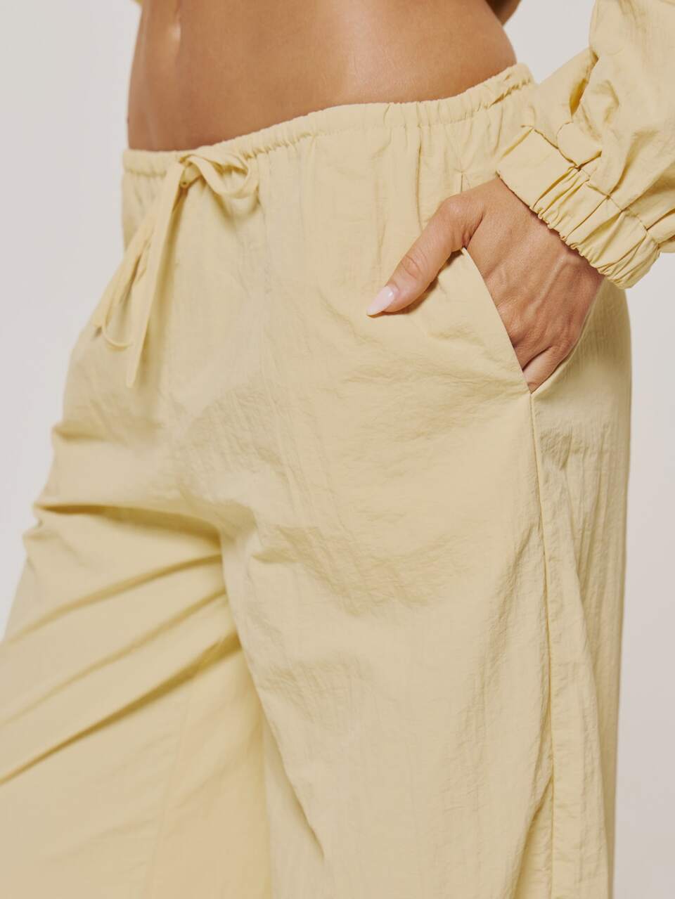 Gelbe Damen-Cargohose mit Kordelzug-Bund, lockerer Passform, gerafftem Saum, für den Winter, lässig, bequem, cooles Alltags-Outfit