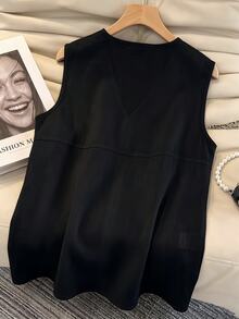GlowEve Sleeveless Tank Top With Sequin Design And V-Neckline - Black - View 2