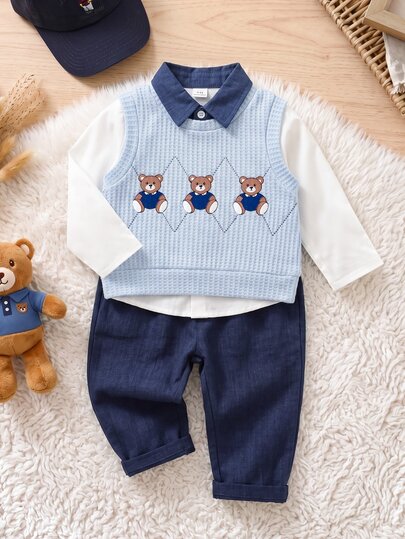 SHEIN Playful Pals 3 قطع/مجموعة ملابس للأولاد الصغار: سترة زرقاء بطبعة دب + قميص أبيض بأكمام طويلة + بنطال أزرق داكن واسع الساق، ملابس كاجوال، سترة كورية عتيقة متعددة الاستخدامات مع قميص بياقة مطوية وأزرار أمامية وبنطال طويل، طقم زي مدرسي بأسلوب بريطاني، مناسب للارتداء اليومي في الخريف/الشتاء والعودة إلى المدرسة