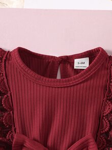 SHEIN 新生女嬰夏季純白色甜美公主風蕾絲蝴蝶結花卉刺繡無袖連身裙 可愛優雅洗禮服套裝 - 紅色 - 查看 6