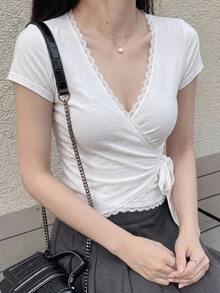 DAZY 女款綁腰拼接色塊蕾絲貼布修身休閒T恤，度假與街頭風，春夏Y2K - 白色 - 查看 6