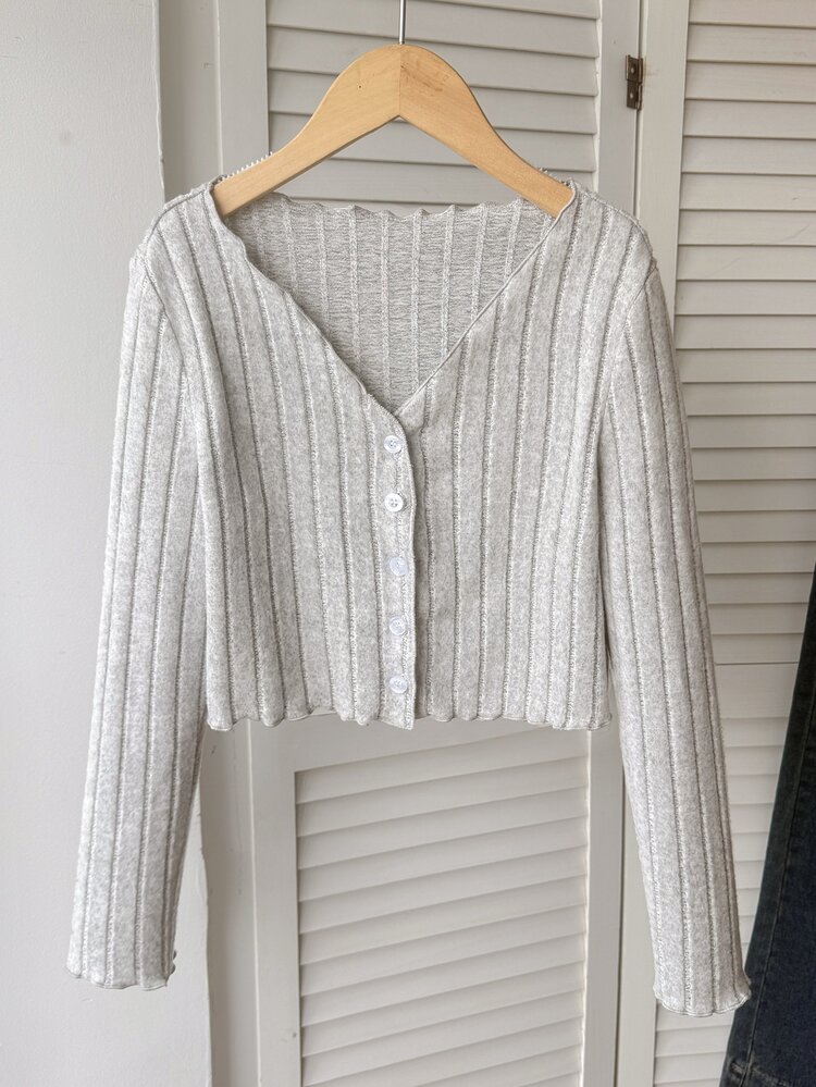 SHEIN Kids Tween Girl Fuzzy Casual Knit V-Neck Ruffle Trim Button Cardigan Back To School, Black Top, Black Short Cardigan Teenagers, Autumn/Winter Grey Top - Grey - View 7