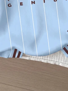 Muchica Hoodie dengan Motif Garis dan Huruf serta Desain Bahu Longgar - MultiWarna - View 5