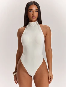 SHEIN BAE 女款純白色休閒掛脖露背性感實用小立領連身衣（內建胸墊），適合休閒通勤、日常穿著、通勤穿搭，白色連身衣，返校季穿搭，白色胸墊連身衣 - 白色 - 查看 4
