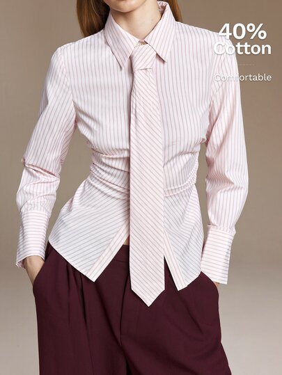 Ontre Chemise à imprimé rayé avec boutons devant et cravate