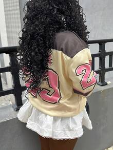 Rovax Y2K Streetwear 复古字母与数字徽章数码印花女式圆领运动衫 - 卡其色 - 查看 2