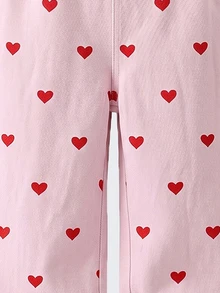 SHEIN Genkimix Kids 女童牛仔吊帶褲，四季新款，時尚甜美復古粉色牛仔，胸前3D大蝴蝶結設計，紅色愛心印花點綴，直筒寬鬆版型，柔軟舒適面料，適合日常穿著、度假、旅行等多種場合，女童四季度假新品 - 粉色 - 查看 5