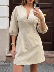SHEIN 女款春夏V領優雅休閒設計收腰顯瘦燈籠袖薄款純色短洋裝，女款度假穿搭，女款休閒優雅洋裝，女款杏色洋裝 - 杏色 - 查看 3