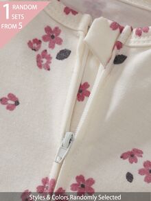 SHEIN 5件組隨機1件新生女嬰連身衣套裝 白色深紫色粉色黑色 秋冬款 柔軟舒適薄款 精緻可愛花卉滿版印花 休閒簡約 拉鍊長袖連腳連身衣家居服 - 彩色 - 查看 3