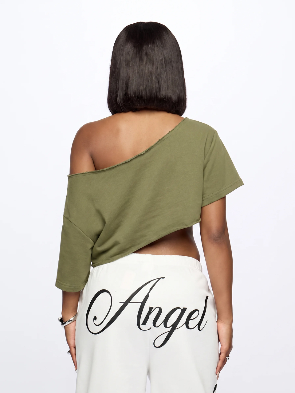 SUMWON WOMEN Script Logo Asymmetric Off Shoulder Crop Top With Raw Edge Hem And Diagonal Cut Midriff Baring Design