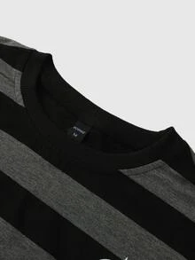 ROMWE MEN Kaos Lengan Panjang Pria dengan Motif Kaligrafi dan Garis-garis - Hitam - View 3